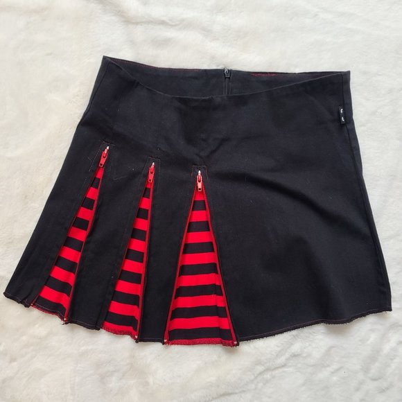 Vintage Emily the Strange Pleated Skirt, Zippers, Black - Picture 5 of 9
